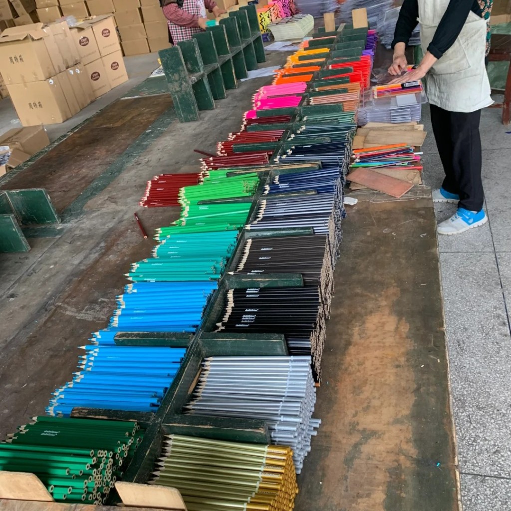 現代的鉛筆廠。 現代的鉛筆廠。