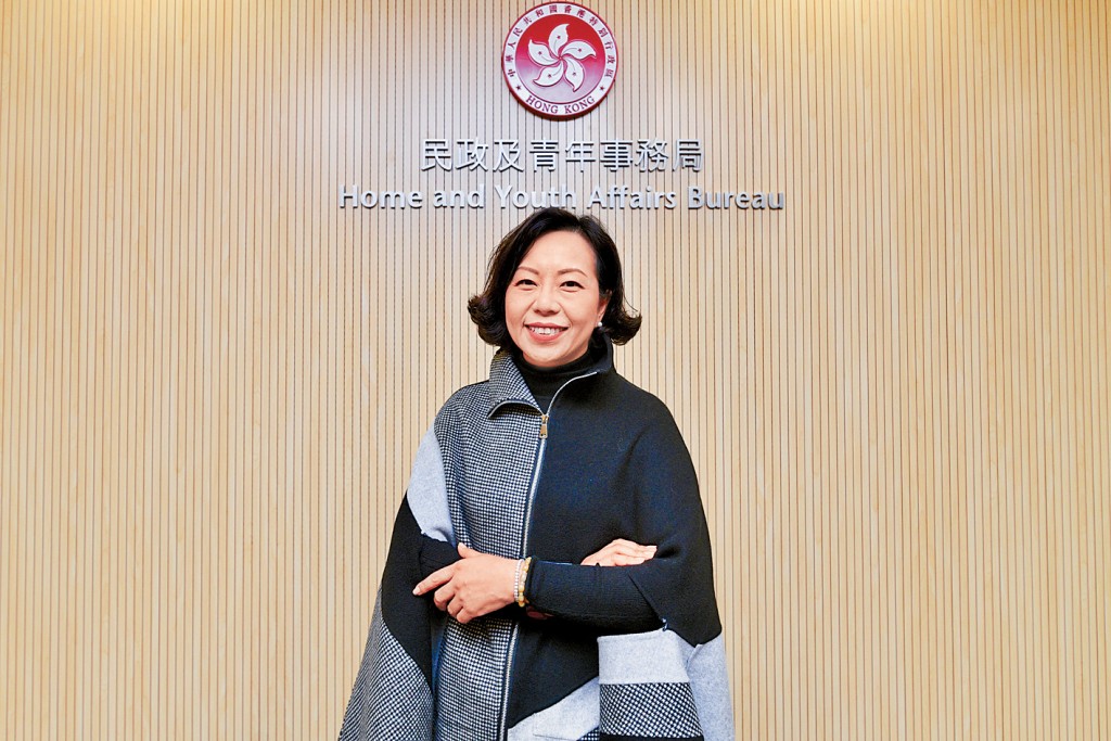 民政及青年事務局局長麥美娟接受《星島》專訪表示，「日夜都繽紛」可令市民有更多好去處，因為疫情已令市民悶得太緊要。