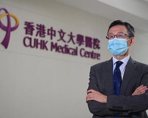 馮康離開公營醫療體制後，接下中大醫院行政總裁一職，盼能逐步改善私院制度。