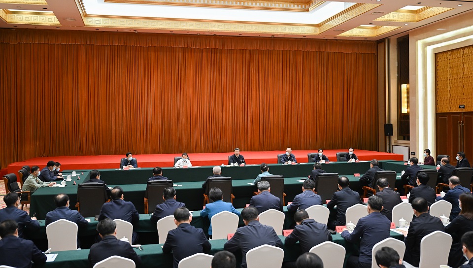 習近平在呼和浩特聽取內蒙古自治區黨委和政府工作匯報並發表重要講話。新華社