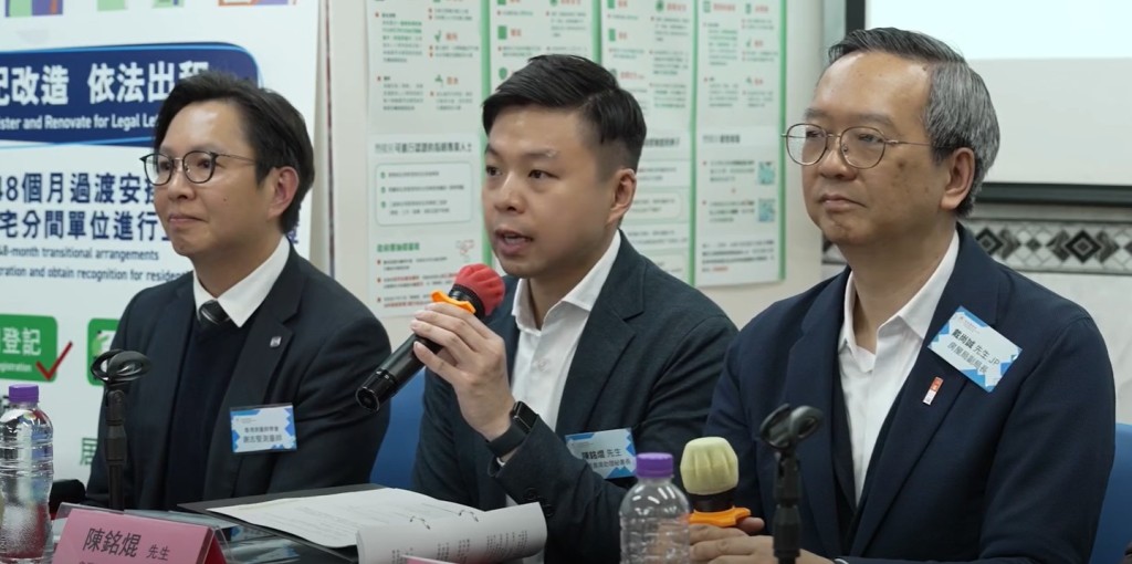 陳銘焜在簡介會上解答業主及地產代理提出的疑問。何永賢fb圖片