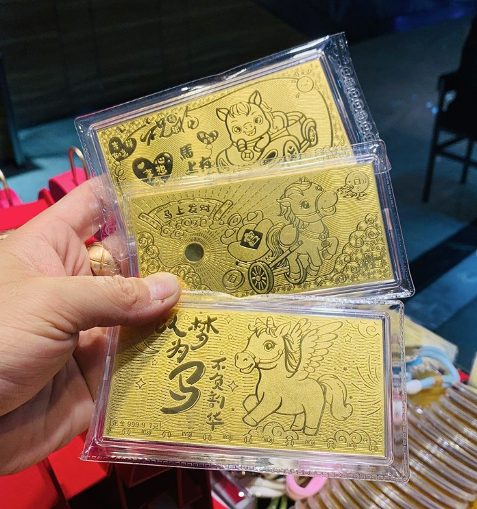 业内人士分析指出，金钞热销是多重因素共同催化的结果。