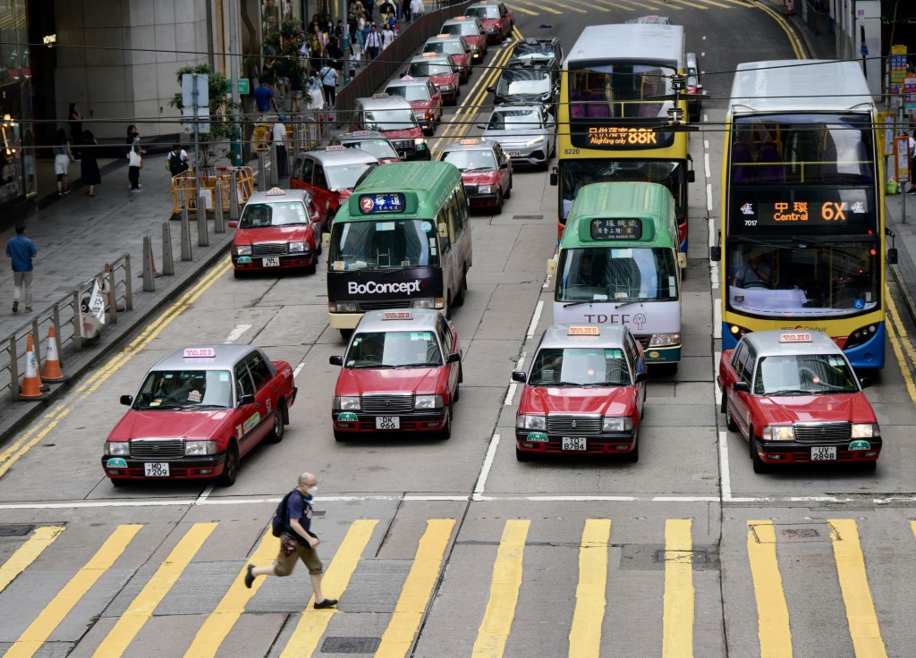 運輸署今天公布5個的士車隊牌照申請結果。蘇正謙攝