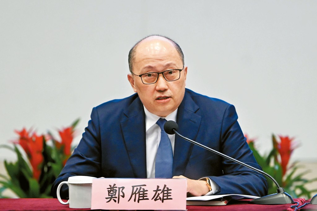 鄭雁雄在座談會上以廣東話作報告。