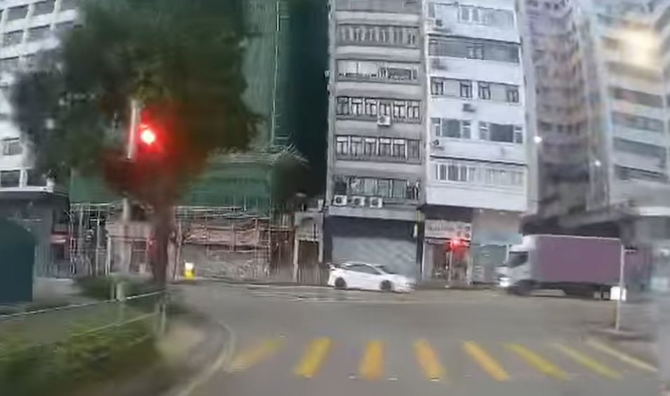 密斗货车高速驶至。fb车cam L（香港群组）Kitty Chau影片截图