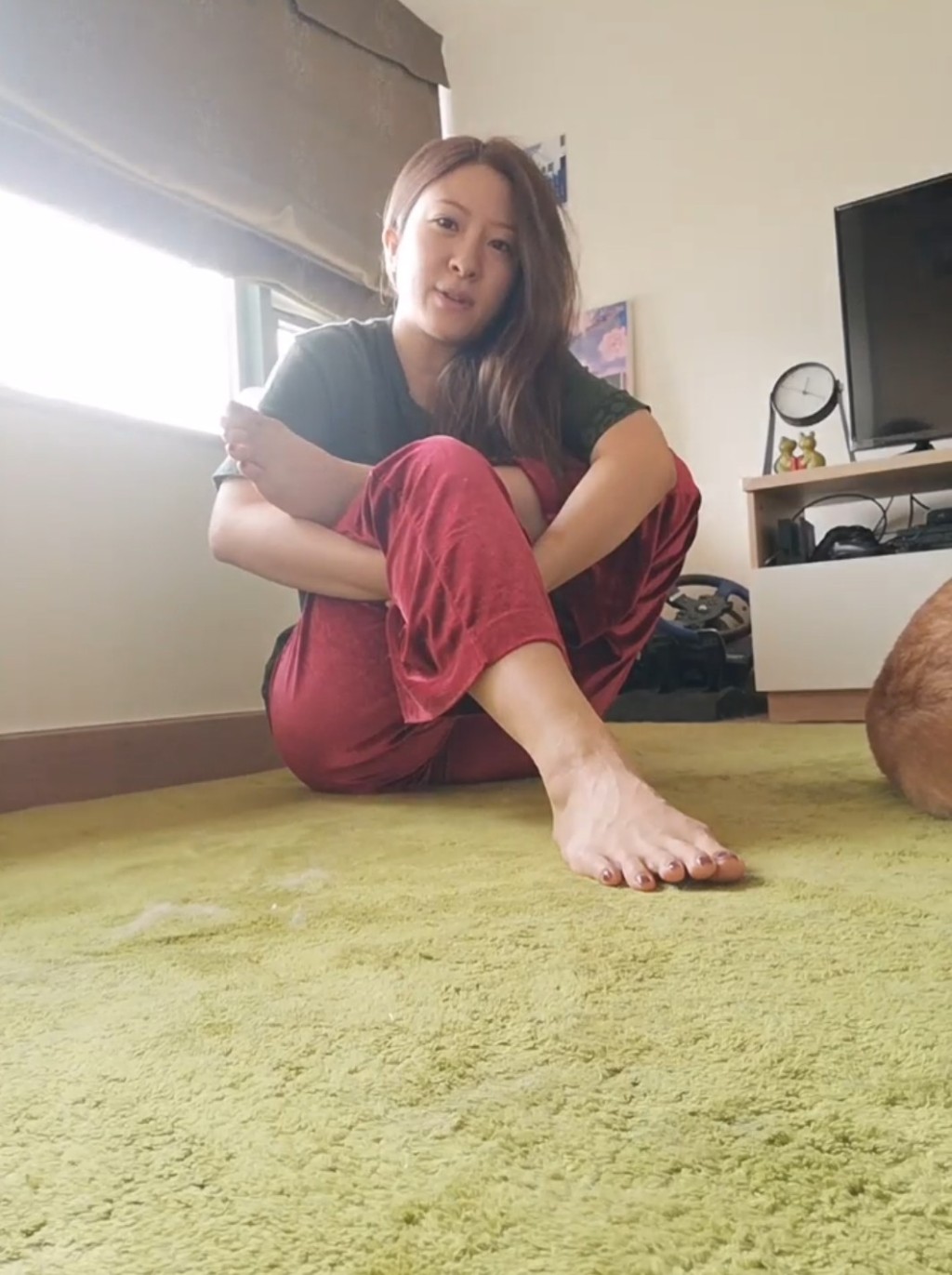 Winkie重新振作開直播教拉筋。