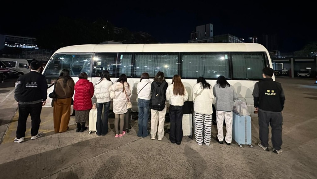 被捕女子帶署調查。