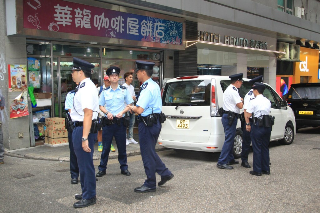 警員到場維持秩序。