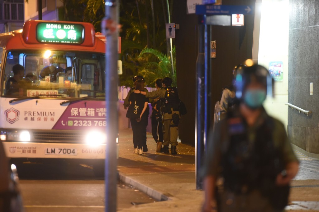 警方母親節當晚在洗衣街公園女廁外設封鎖線。 資料圖片