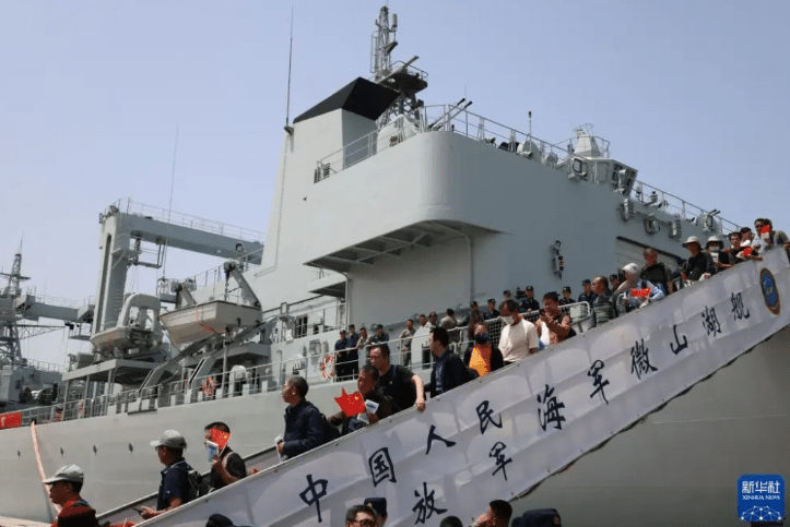 「微山湖艦」之前撤離中國僑民。