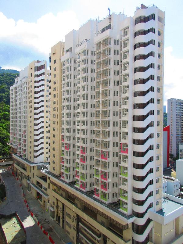 茶花樓為長條型雙塔式設計,樓高二十一層,提供374個出租公屋單位。 房委會提供