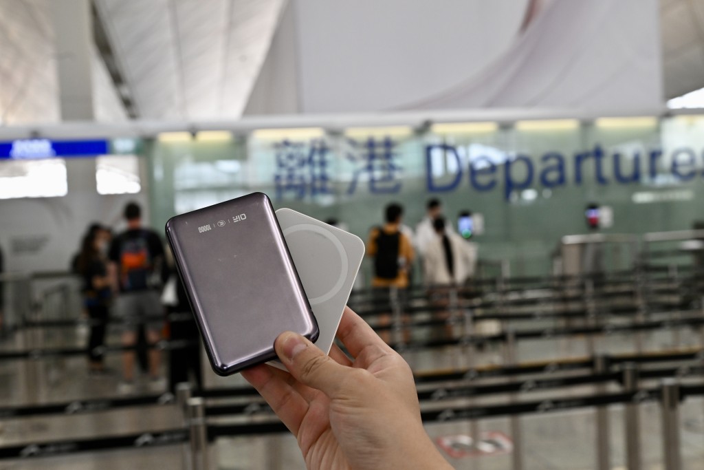 飛行期間禁止以「尿袋」為手機等裝置充電。 飛行期間禁止以「尿袋」為手機等裝置充電。