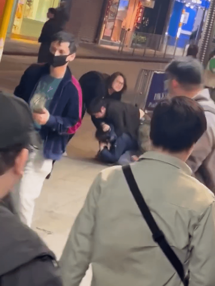 事件引來不少途人觀望。