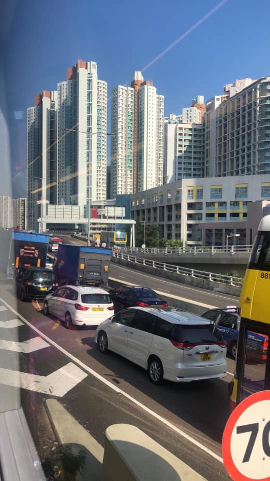 落筲箕灣現長龍。圖：香港突發事故報料區　