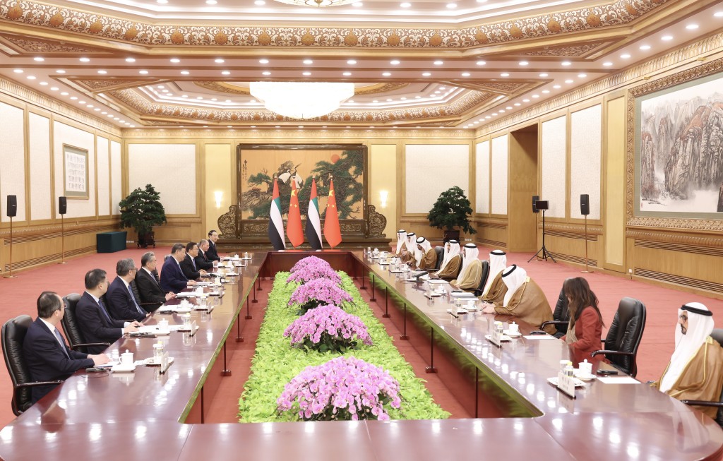 國家主席習近平在北京會見來華進行訪問的阿聯酋阿布扎比王儲哈立德。中新社