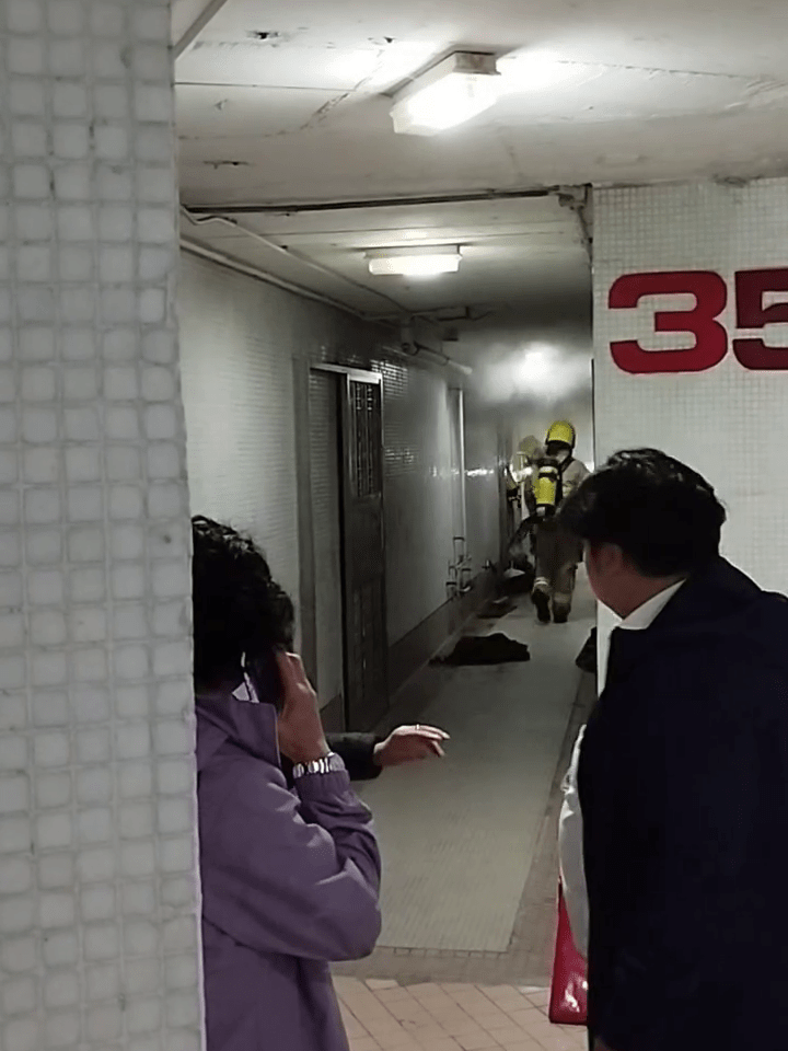 单位冒出浓烟,消防接报赶至扑救。FB:马鞍山谷 单位冒出浓烟,消防接报赶至扑救。FB:马鞍山谷