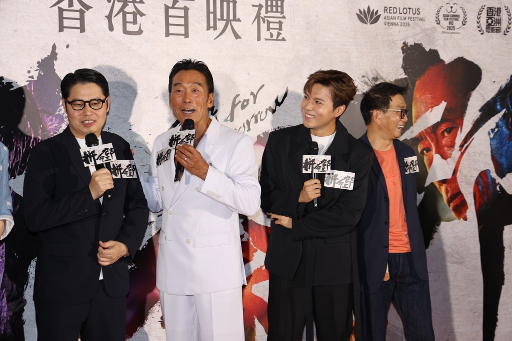 鄭浩南表示離婚後仍未復原,現在集中精神拍戲,「好好湊大小朋友,嚟緊返加拿大照顧父母。」 鄭浩南表示離婚後仍未復原,現在集中精神拍戲,「好好湊大小朋友,嚟緊返加拿大照顧父母。」