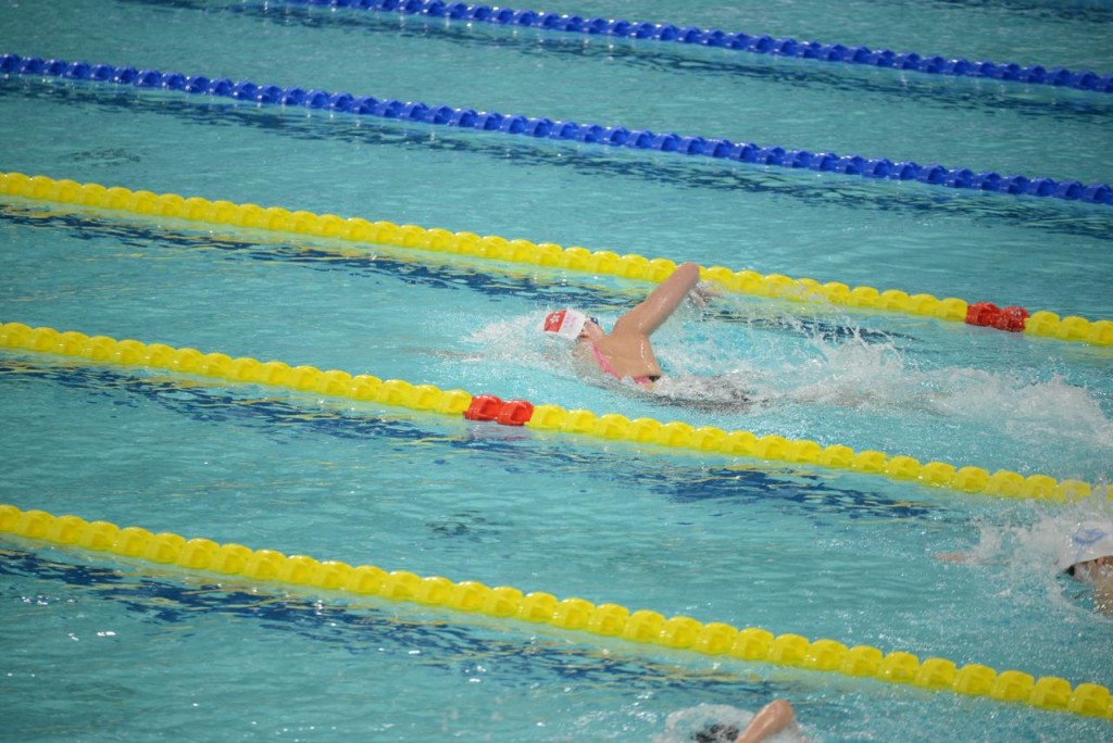 何詩蓓於200米自由泳準決賽的時間,比預賽快2秒。楊功煜攝 何詩蓓於200米自由泳準決賽的時間,比預賽快2秒。楊功煜攝