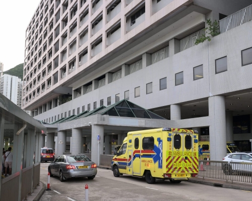 事主清醒被送往東區醫院治理。資料圖片