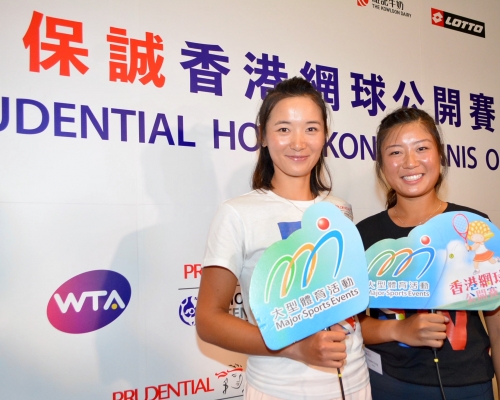 香港代表張玲(左)和張瑋桓(右)將持外卡出戰保誠香港網球公開賽。梁柏琛攝