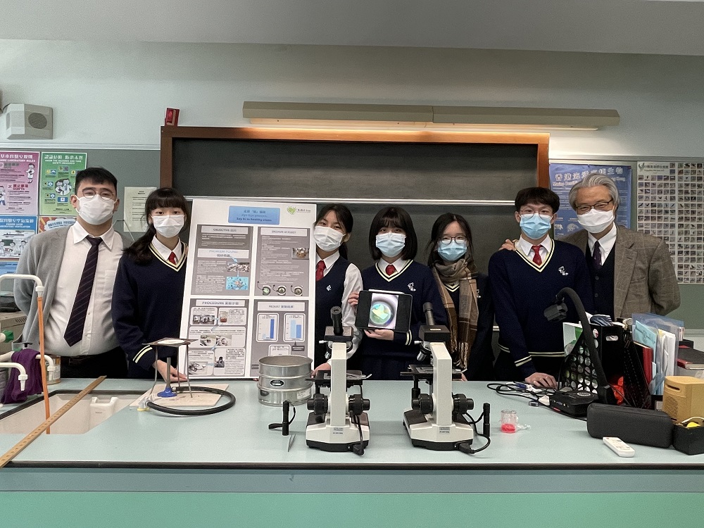 萬鈞匯知中學5名中六學生檢測街市3種常吃小貝殼類海產的微塑膠含量。