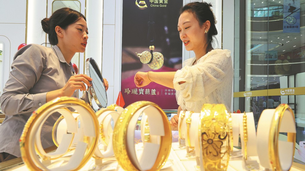 年輕族群已成內地黃金市場的主要消費客源。China Daily