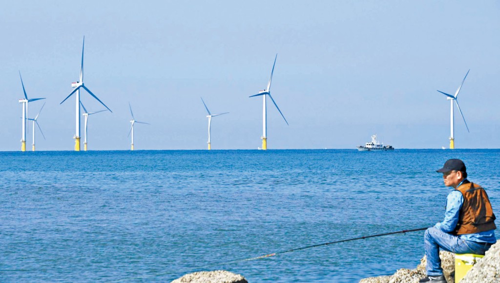 日本的离岸风力发电机。