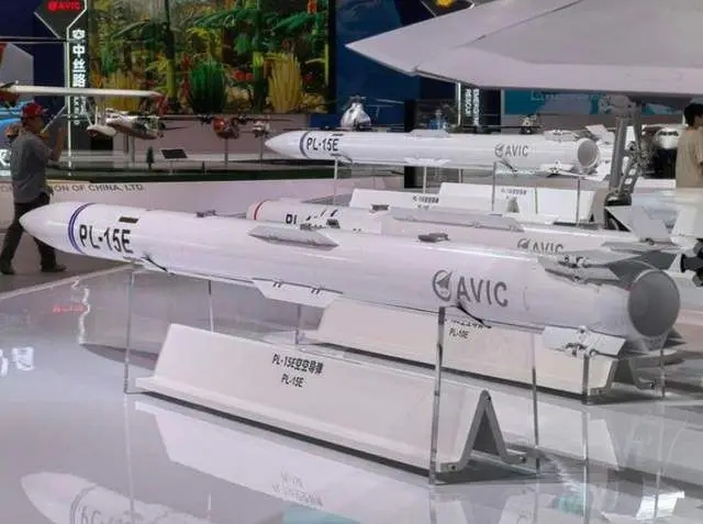 航展上的霹靂15E中距彈。 航展上的霹靂15E中距彈。