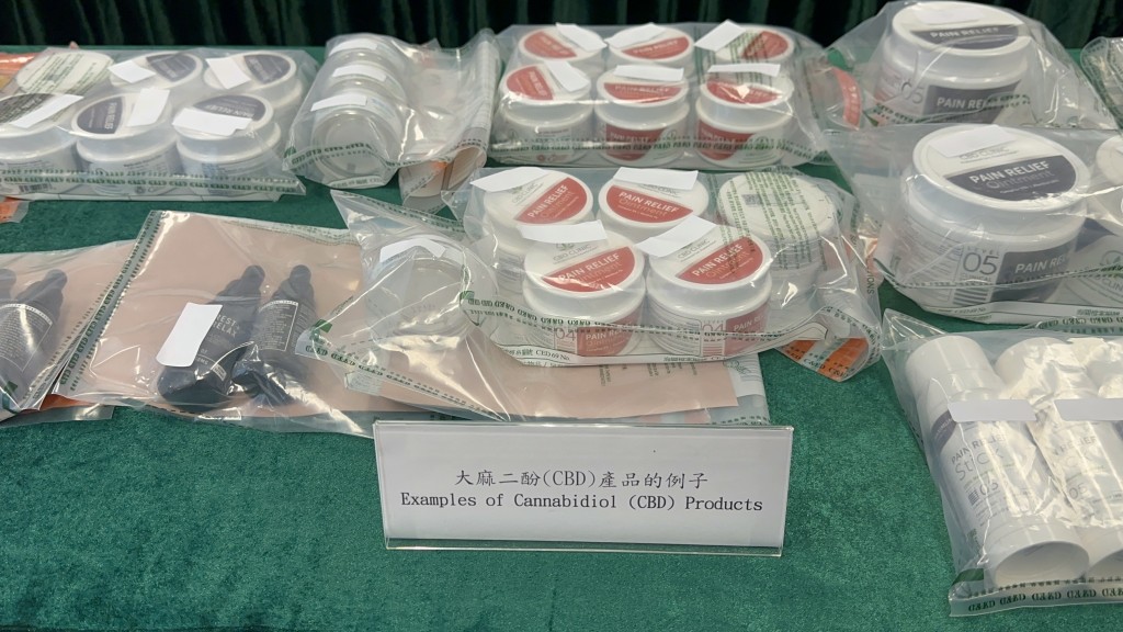 海关展示含CBD成分产品。刘汉权摄