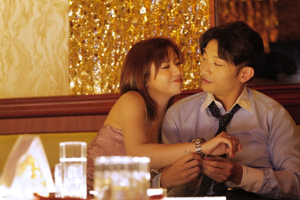 何啟華準備強吻楊偲泳？