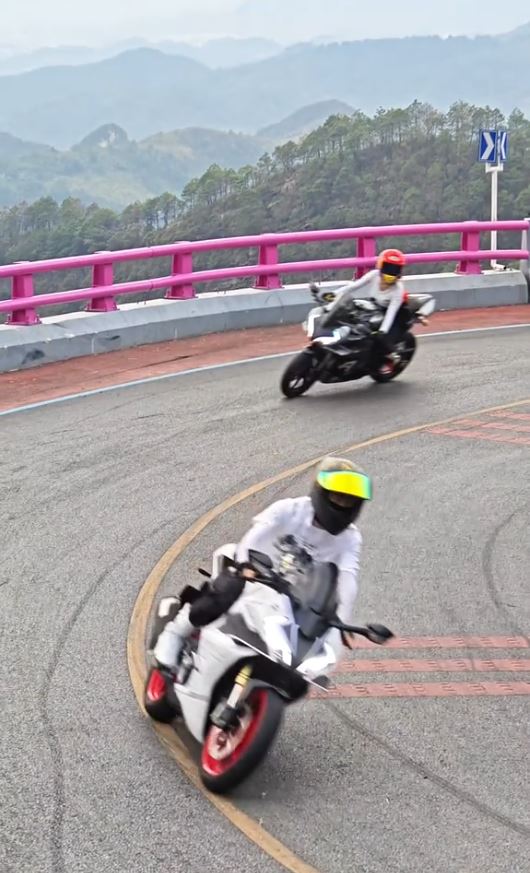 貴州市花溪區騎龍坡有貴州秋名山之稱，吸引大批車友「炸街」。小紅書