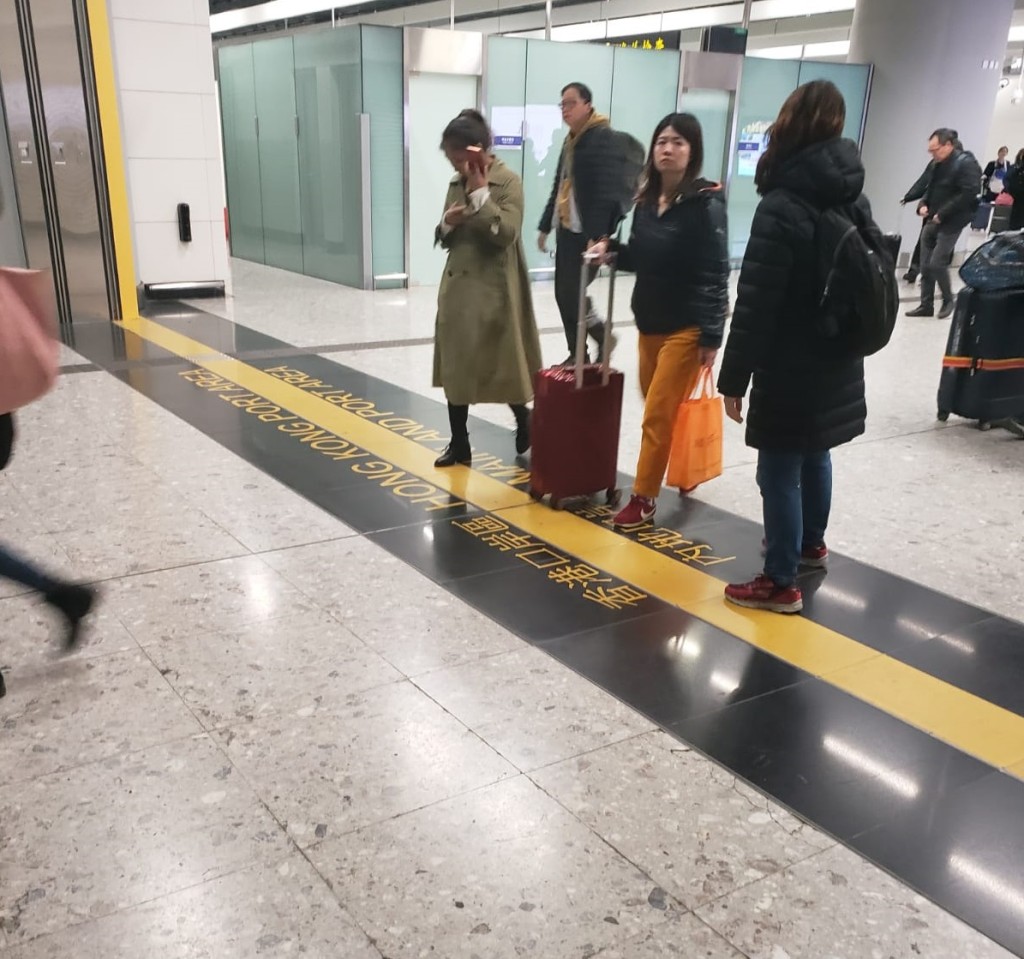 首次有内地人員在西九龍站內地口岸區執法。資料圖片
