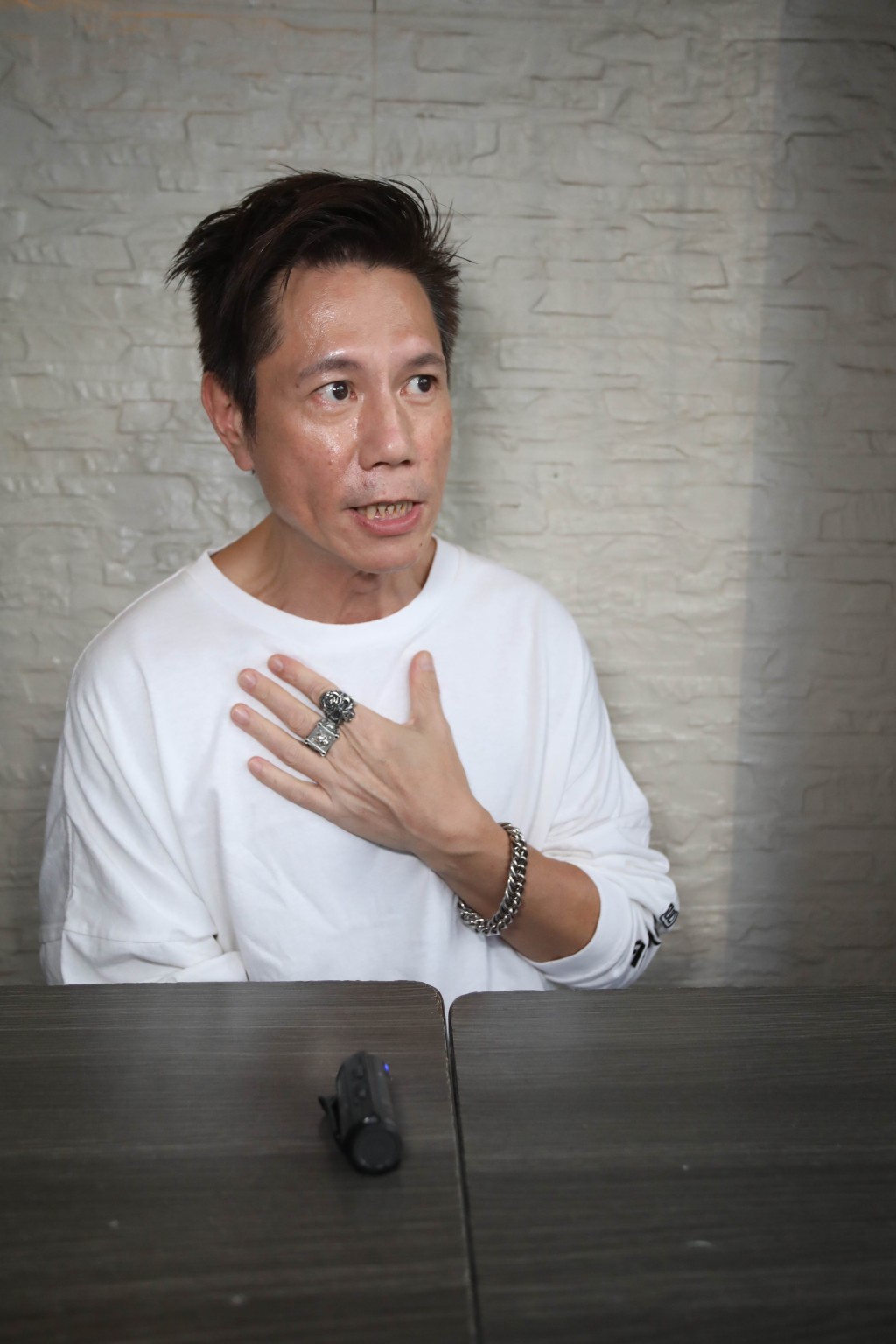 雷有輝笑稱習慣了延期，就當有多點時間綵排演出。