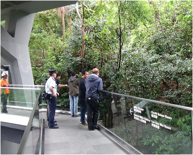 警員到場了解情況。蔡楚輝攝