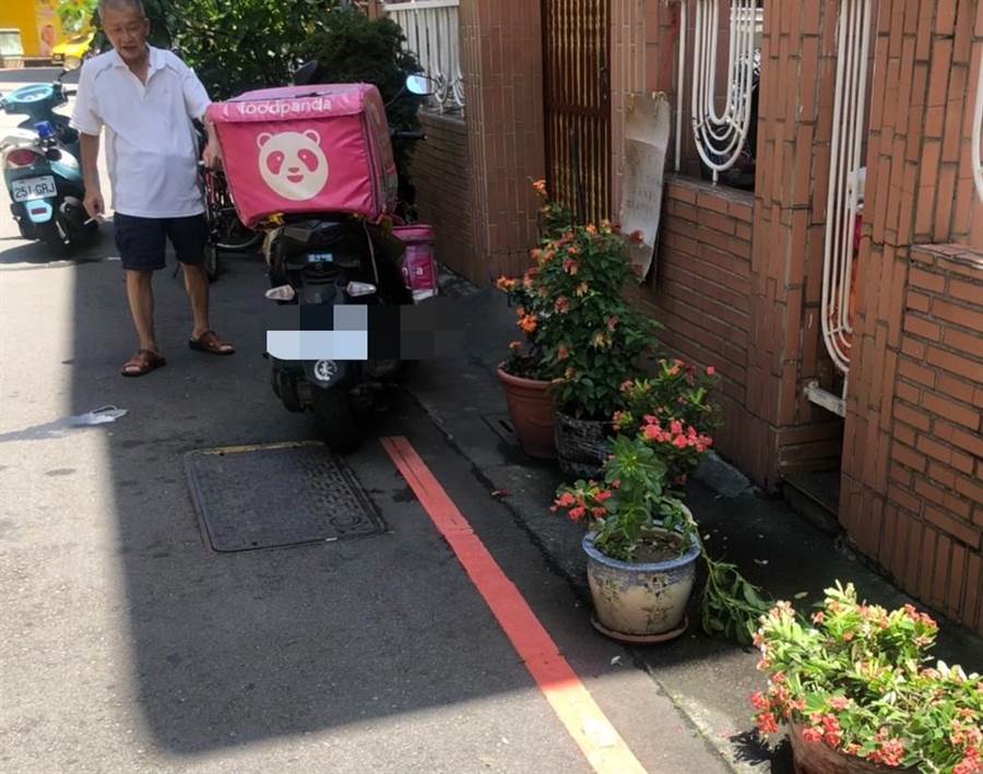 外賣員駕駛的電單車。網圖