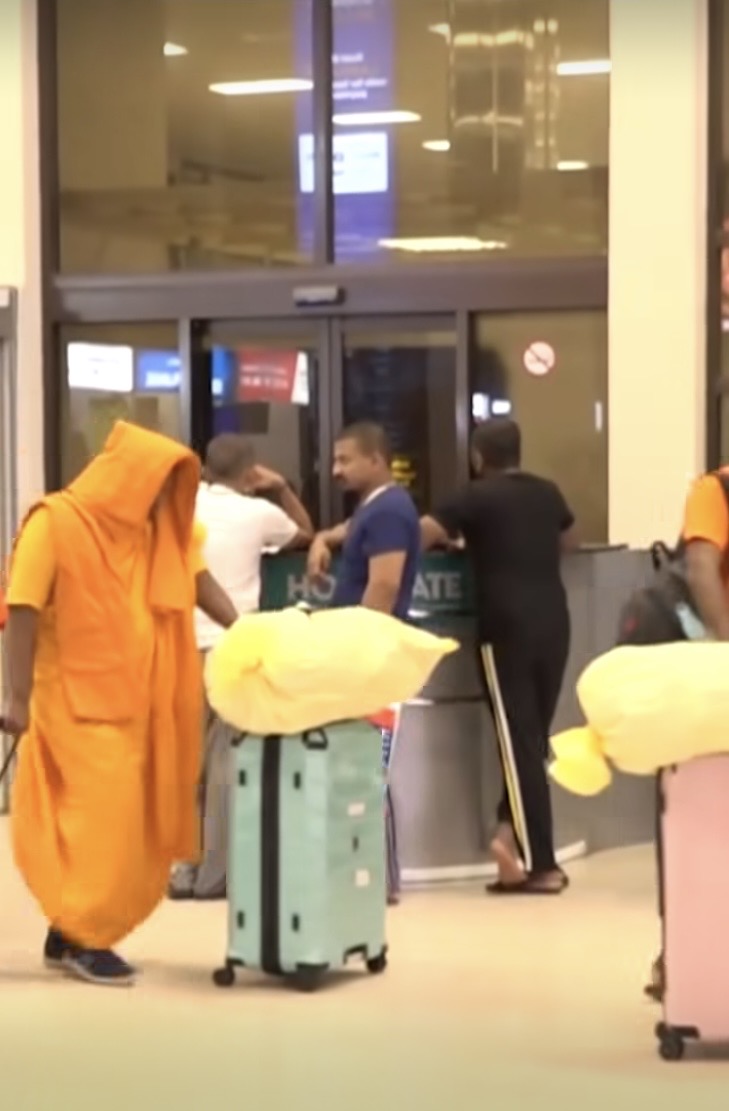 斯里蘭卡年輕憎侶集體赴泰國運大麻。 fb / Resa