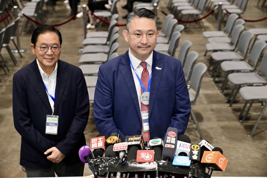 商界立法會議員林偉全（右）表示，許多原先採用海運的高增值或具時效性的貨品，現時被迫轉用成本高昂的空運。資料圖片