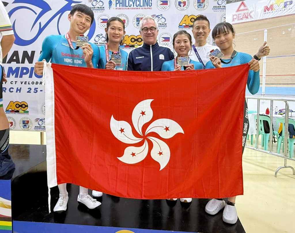 香港男、女子麦迪逊组合为香港增添铜牌，功臣包括李思颖（右起）、梁颖仪、朱浚玮、曹棨光。香港单车总会图