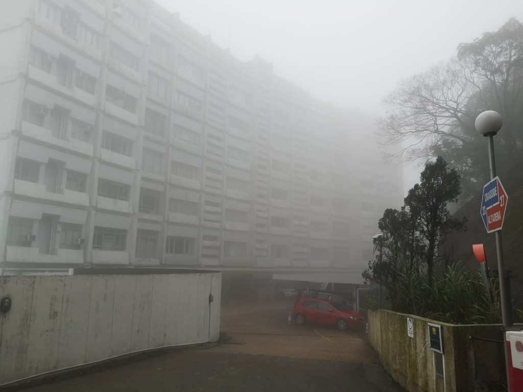 現場為山頂白加道23號。