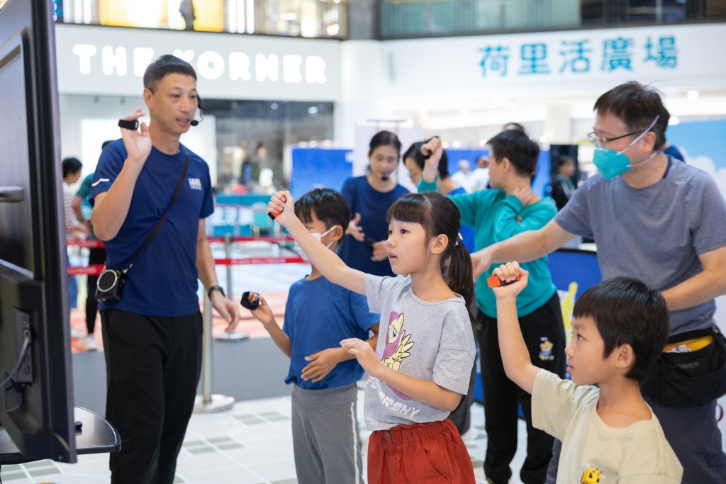 亮點二:《體感大激鬥》人氣回歸—— 香港情懷x AI科技運動 亮點二:《體感大激鬥》人氣回歸—— 香港情懷x AI科技運動