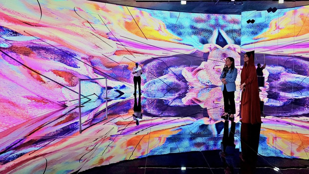 LED展牆名為 Sea of Thoughts,跟中國人說的「思海」不謀而合。 LED展牆名為 Sea of Thoughts,跟中國人說的「思海」不謀而合。