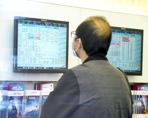 股民關心市況。資料圖片
