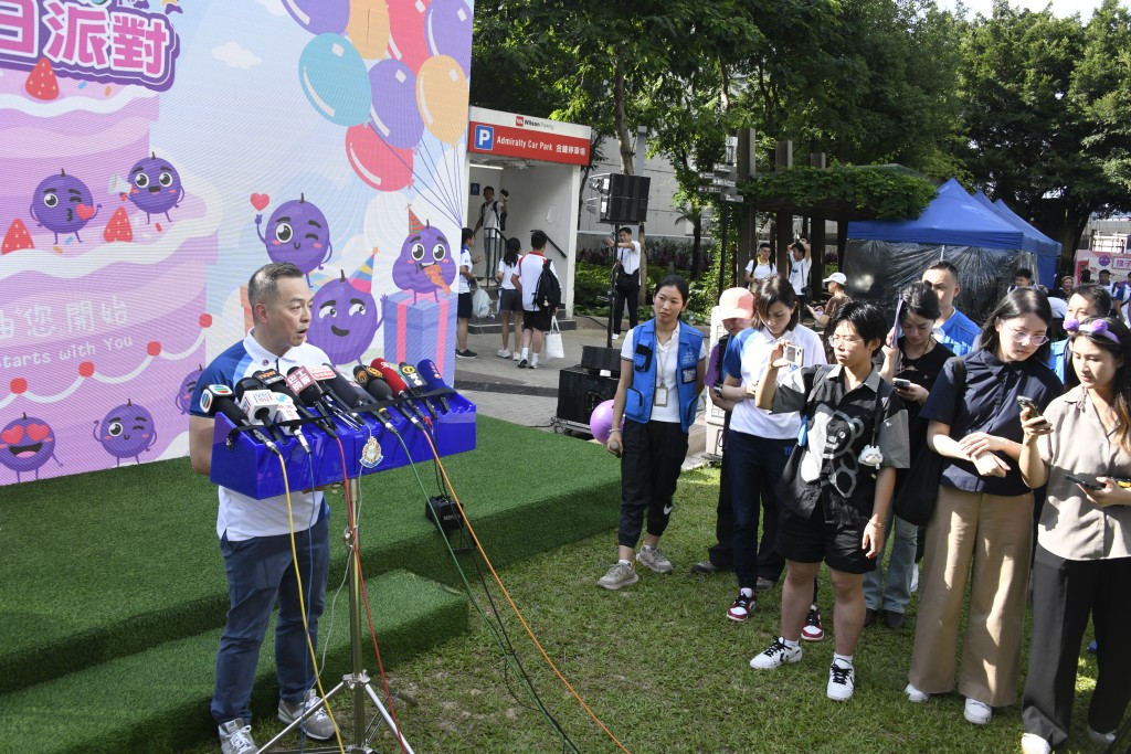今午周一鳴在金鐘出席「提子五歲生日派對」活動時見記者。楊偉亨攝 今午周一鳴在金鐘出席「提子五歲生日派對」活動時見記者。楊偉亨攝