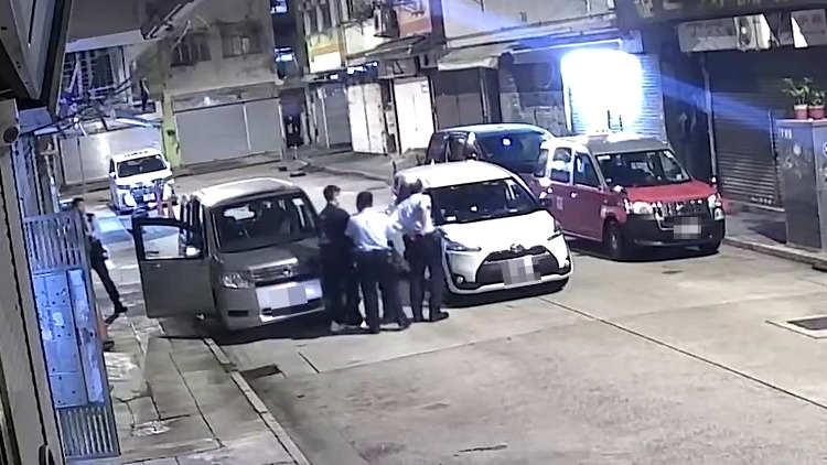 警方制服涉案司機。