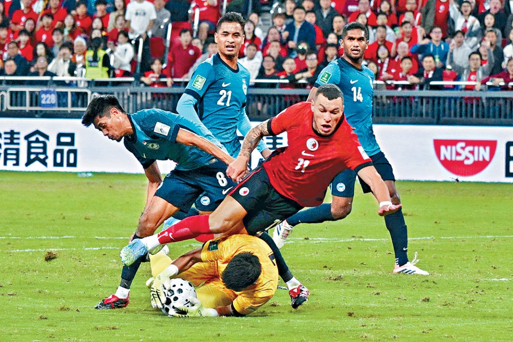 港队在启德主场馆迎战新加坡，可惜下半场被超前落败。