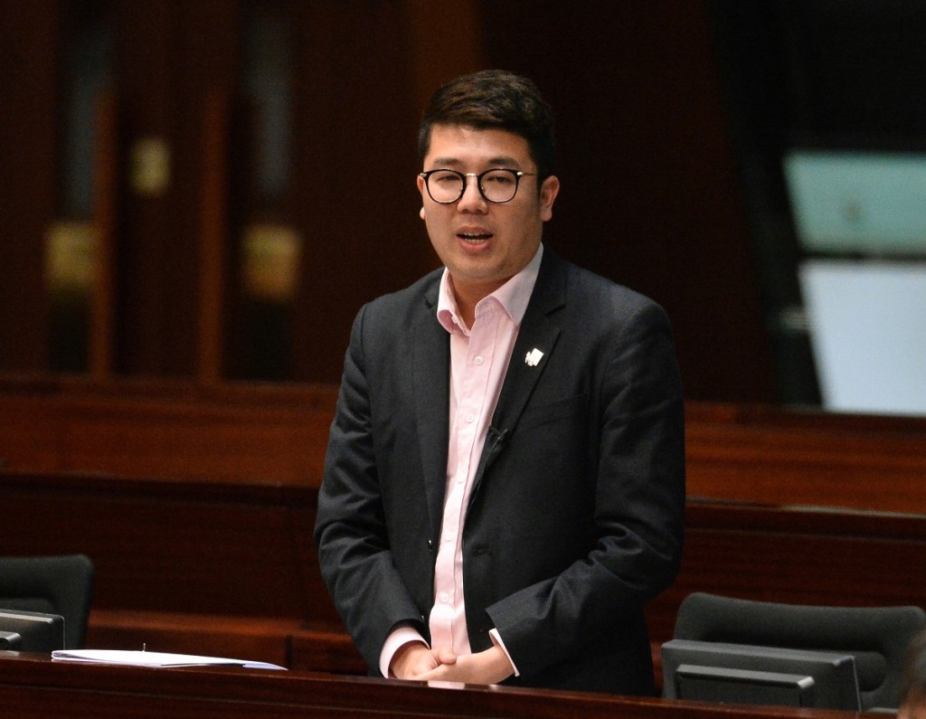 民建联新界北立法会议员刘国勋询问原址换地的门槛及公布时间。资料图片