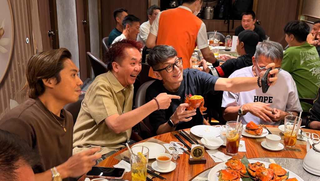 鄧兆尊、吳家樂都有到賀。
