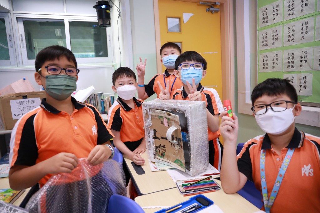 學生互相合作製作手工、模型，發揮創意。