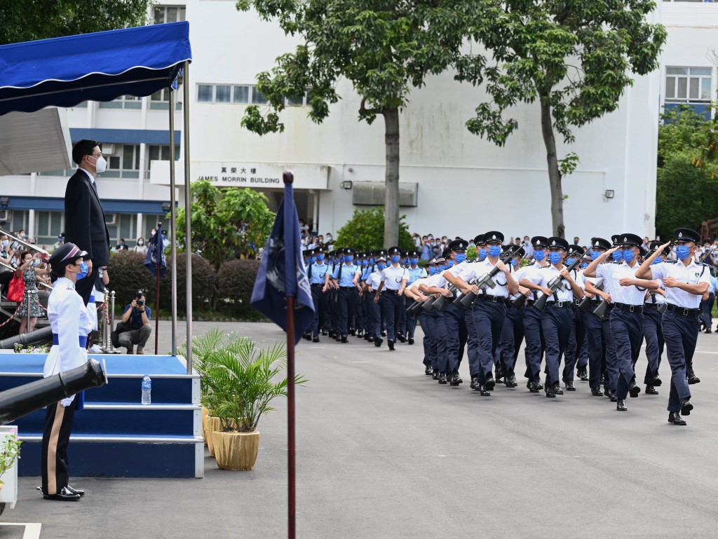 去年7月9日警察結業會操，是首次全面以中式步操，由特首李家超任檢閱官。資料圖片