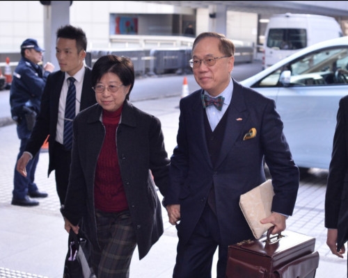 李國寶、黃楚標及何周禮名下戶口,涉及案中一些存款,提款及轉帳的金錢流向。